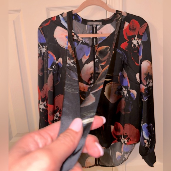 Colorful blouse with neck tie - Picture 3 of 7